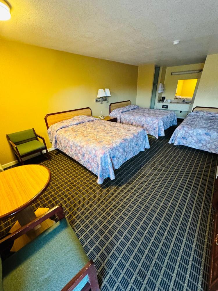 Basic Triple Room interior