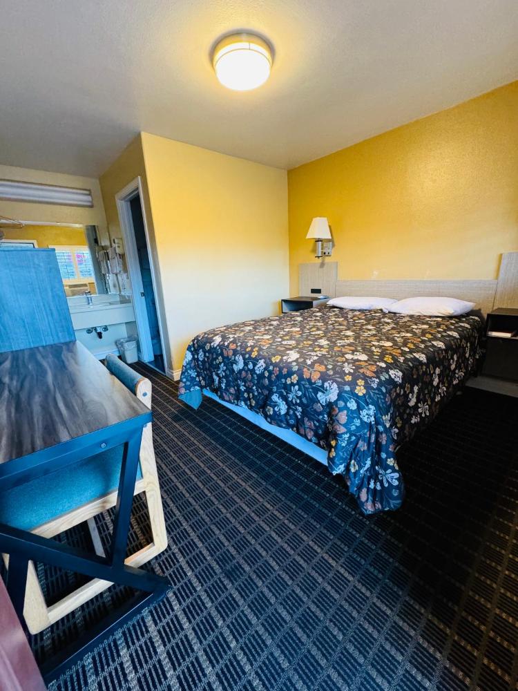 Queen Room interior